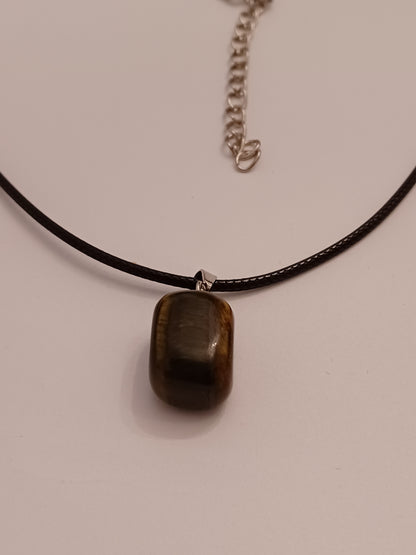 Tiger's Eye Pendant with Paracord