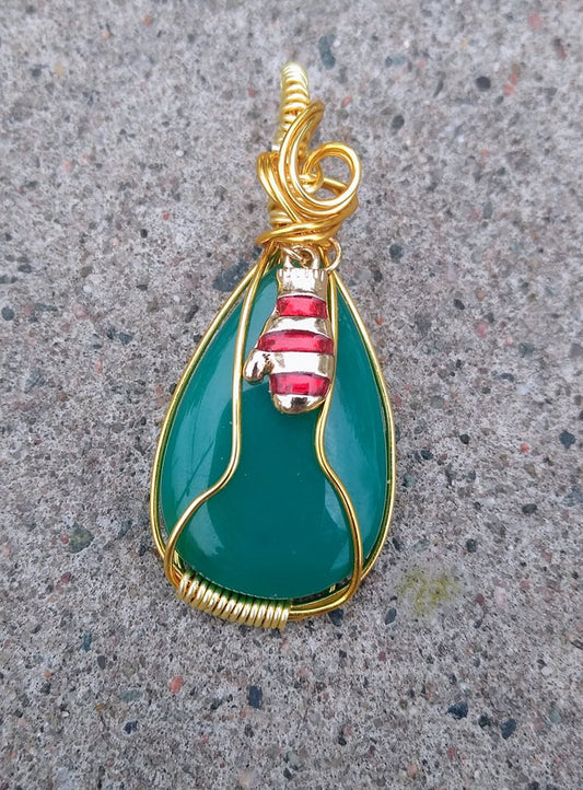 Green Onyx Pendant with Stocking